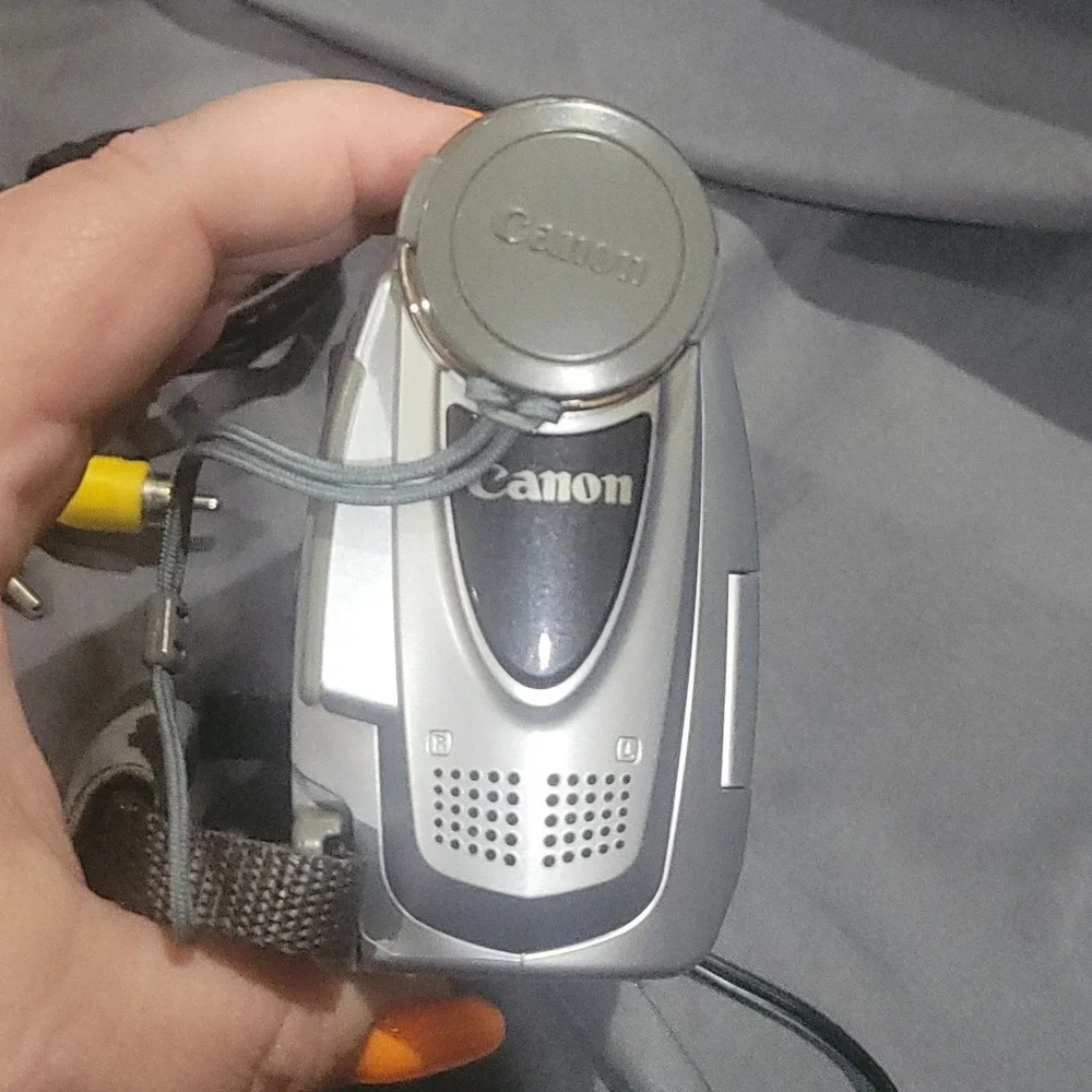 Canon ZR100 Mini DV Camcorder Recorder Tested Works!!! Tripod Case Charger